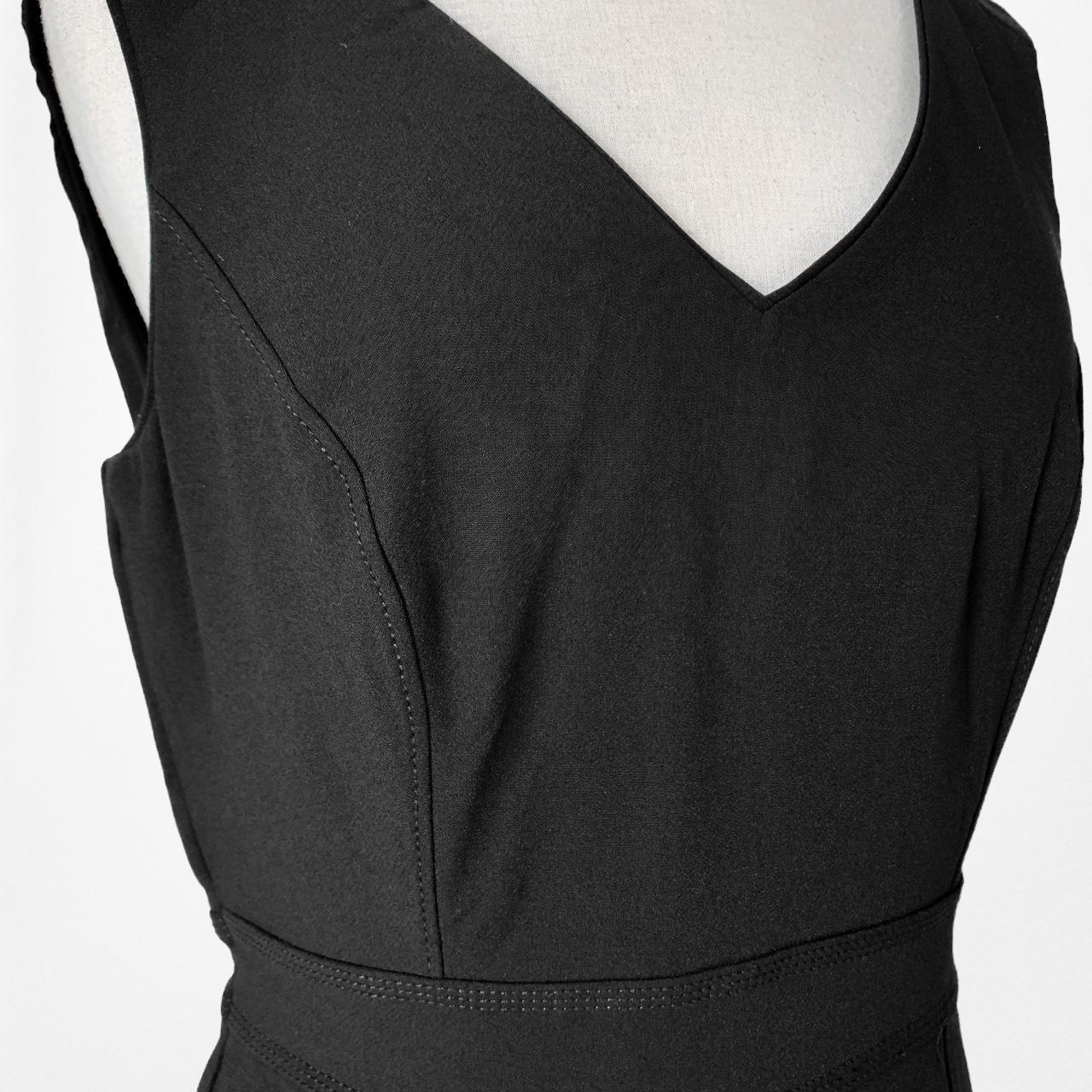 Vintage Y2K Black Sleeveless V-Neck Knee Length Bodycon Cocktail Dress Size M