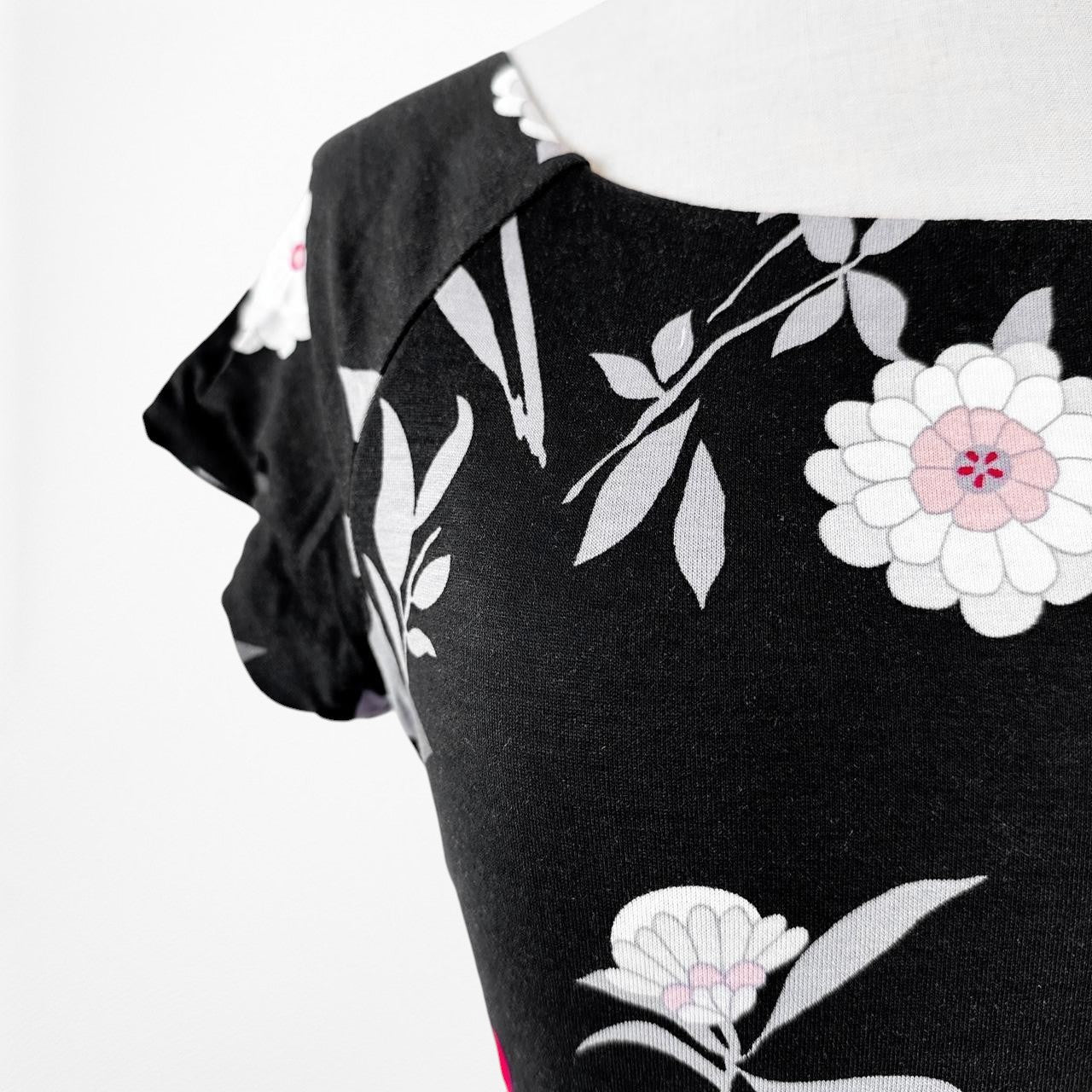 Vintage Y2K 90s Black White Floral Knit Print Short Sleeve Flared Dress Size S/M