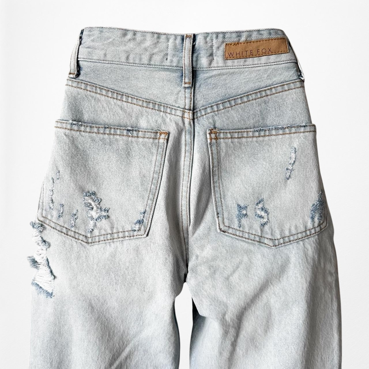 White Fox Boutique High Waisted Distressed Ripped Knee Cropped Mom Jeans Size XS