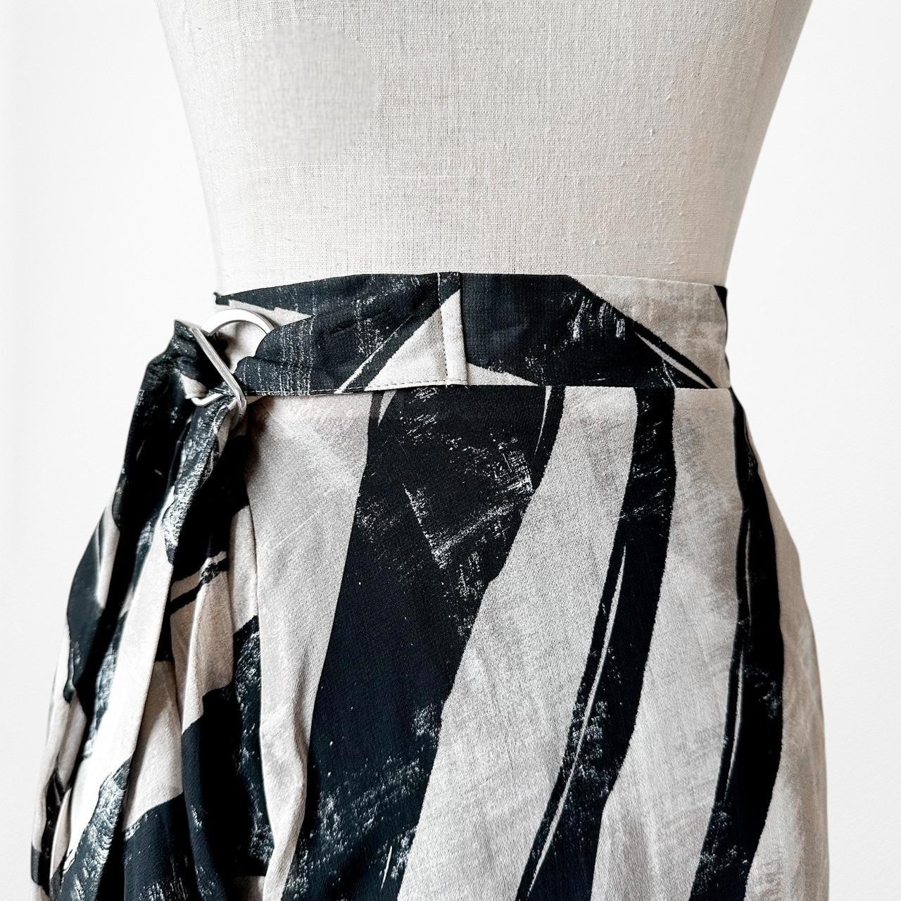 H&M Navy Blue Beige Striped Asymmetric High Waisted Wrap Mini Skirt Size XS