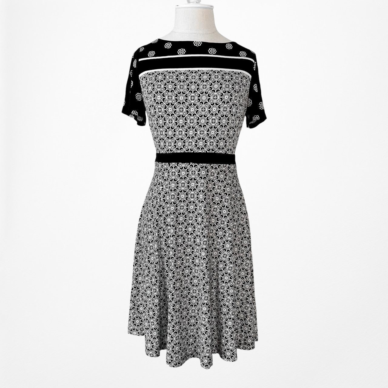 Loft Black White Printed Short Sleeve Knit Fit Flared Knee Length Dress Size M