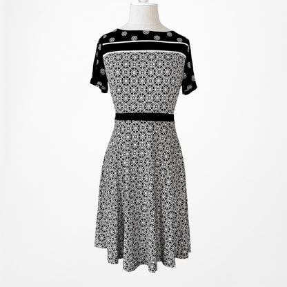 Loft Black White Printed Short Sleeve Knit Fit Flared Knee Length Dress Size M