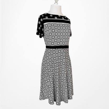 Loft Black White Printed Short Sleeve Knit Fit Flared Knee Length Dress Size M