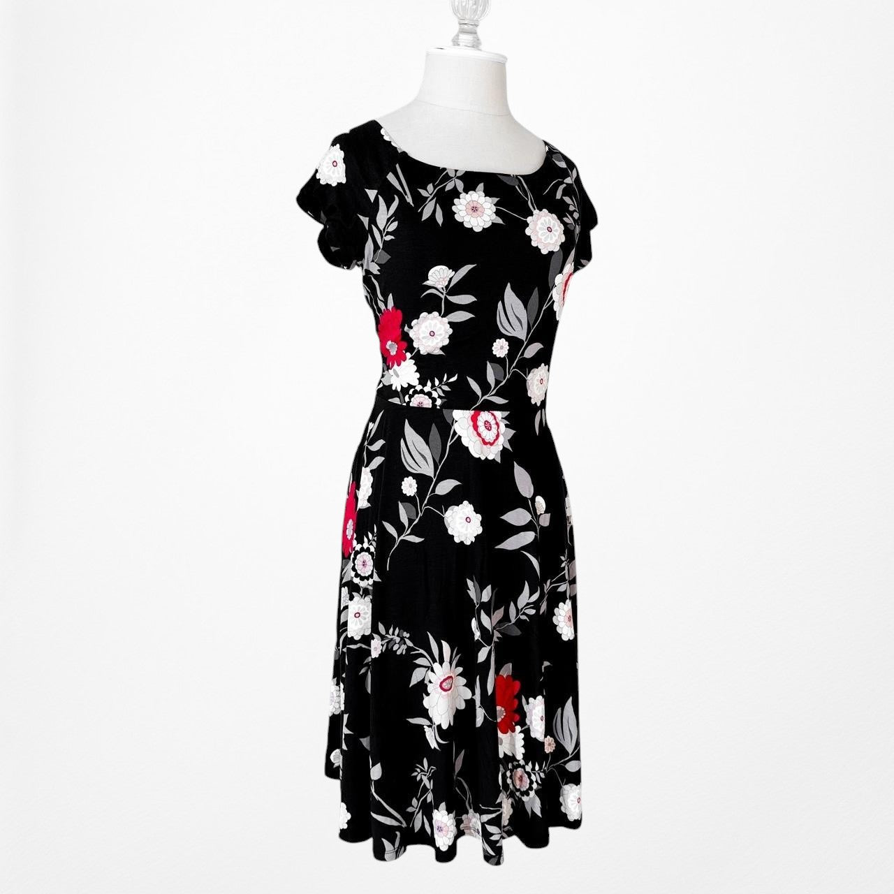 Loft Black White Floral Print Short Sleeve Knit Fit Flared Casual Dress Size S/M