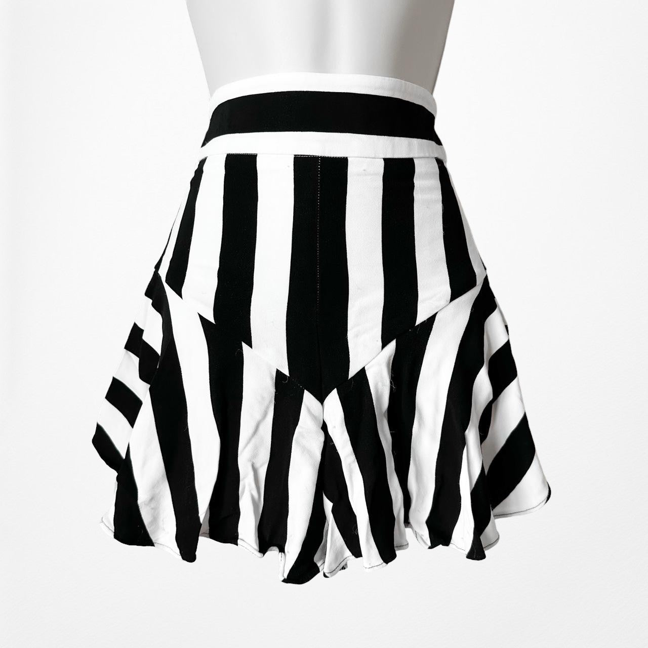 Milly High Waisted Black White Striped Ruffle Pleated Flared Shorts Size XS/S