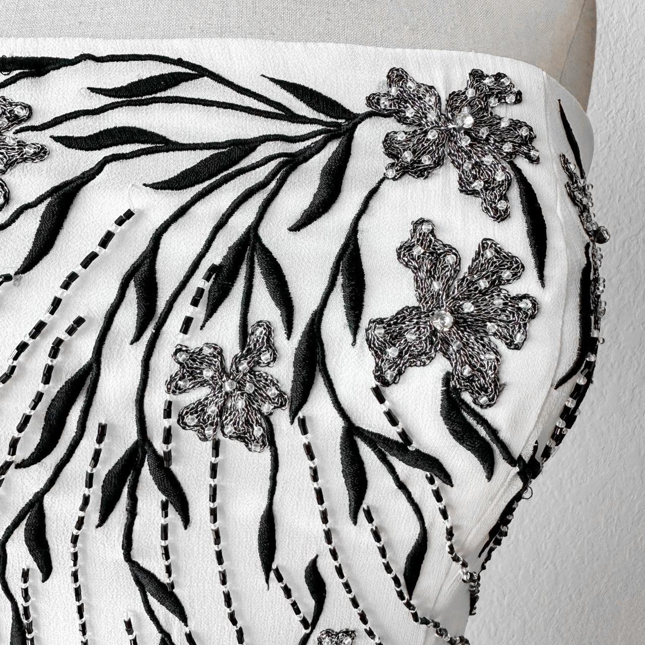 White Strapless Floral Beaded Silk Fit Flared Maxi Formal Prom Dress Size 6/M