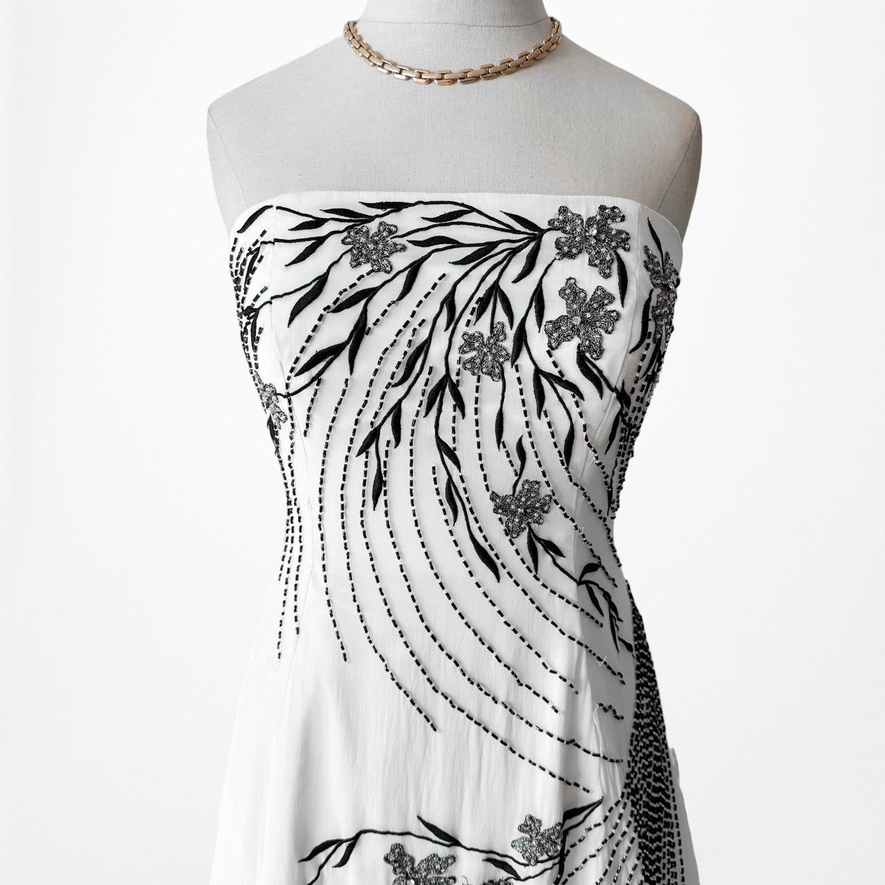 White Strapless Floral Beaded Silk Fit Flared Maxi Formal Prom Dress Size 6/M