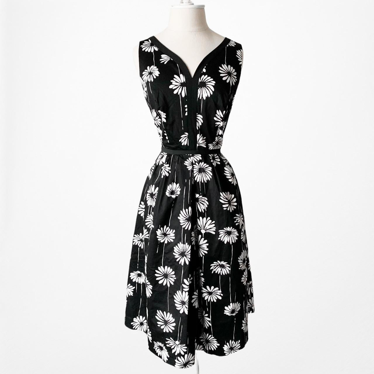 Talbots Black White Floral Knee Length Pleated Skater Cocktail Dress Size 4P/M