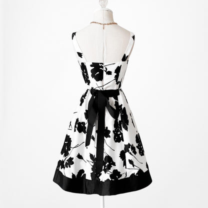 Jessica Howard Black White Pleated Flared Knee Length Formal Dress Size 4P/M