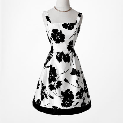 Jessica Howard Black White Pleated Flared Knee Length Formal Dress Size 4P/M