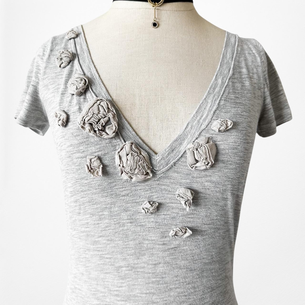 Vintage Abercrombie & Fitch Gray Floral Applique Knit Short Sleeve T-Shirt XS