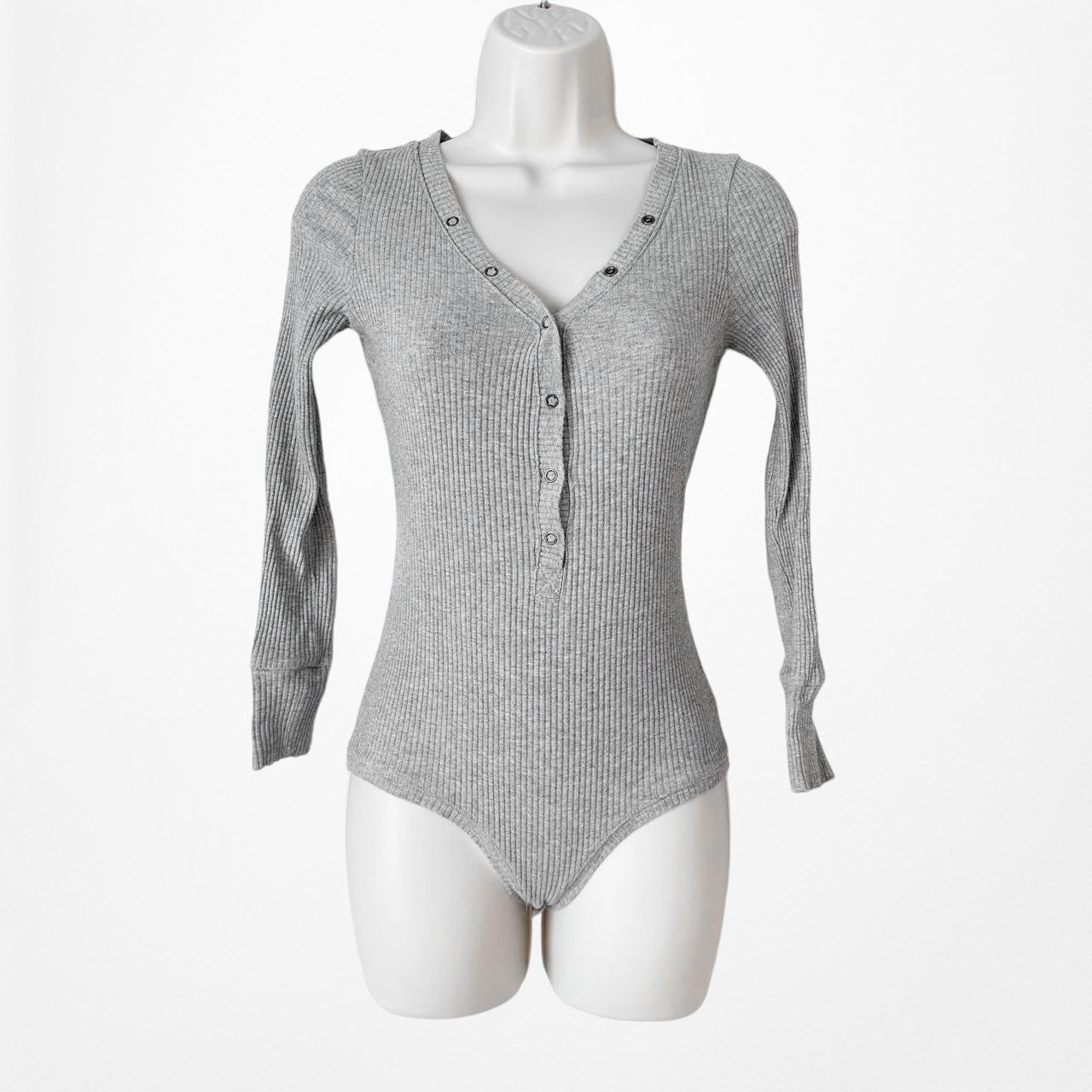 Gray Ribbed Knit Henley Style V-Neck Long Sleeve Bodysuit Top Size XS/S