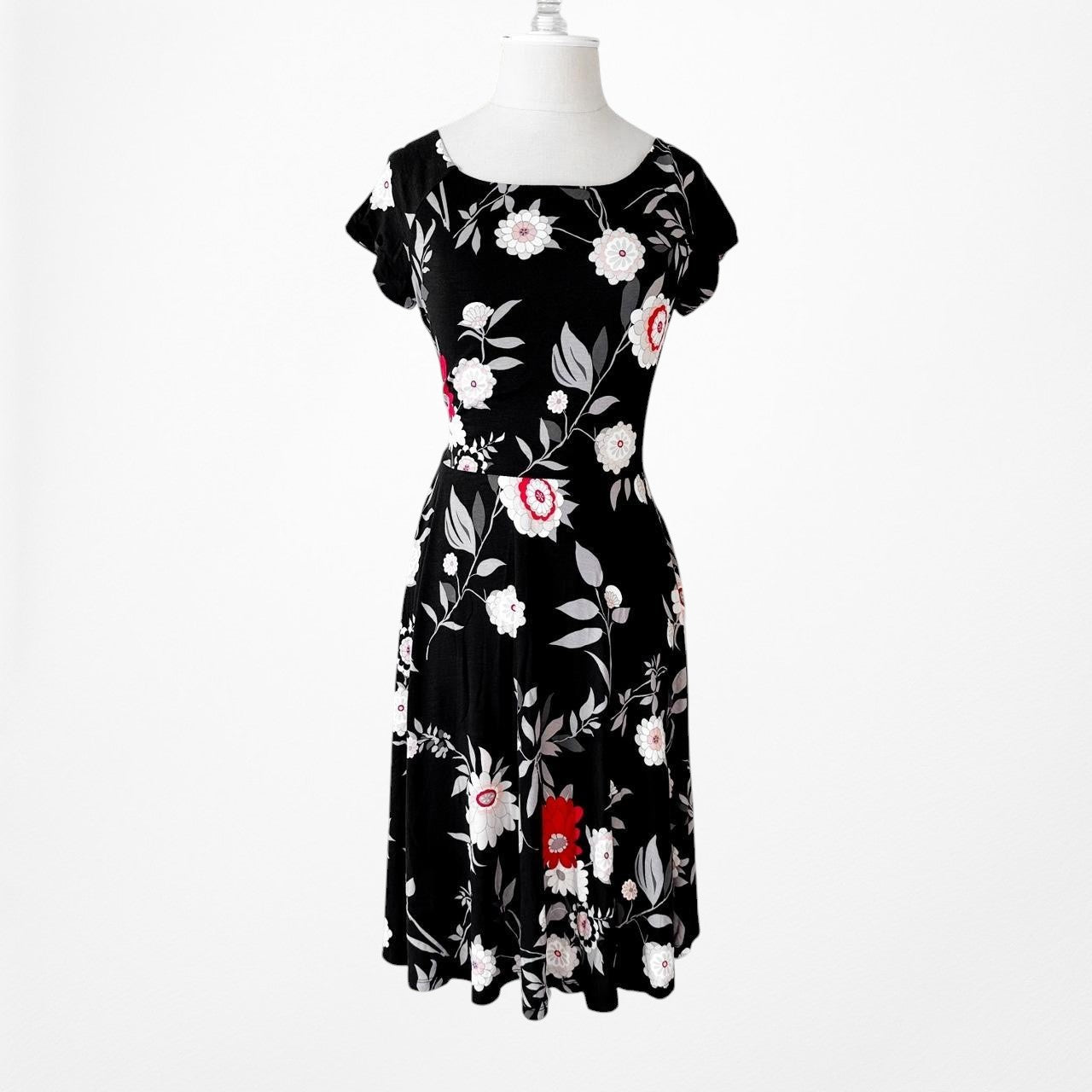 Loft Black White Floral Print Short Sleeve Knit Fit Flared Casual Dress Size S/M