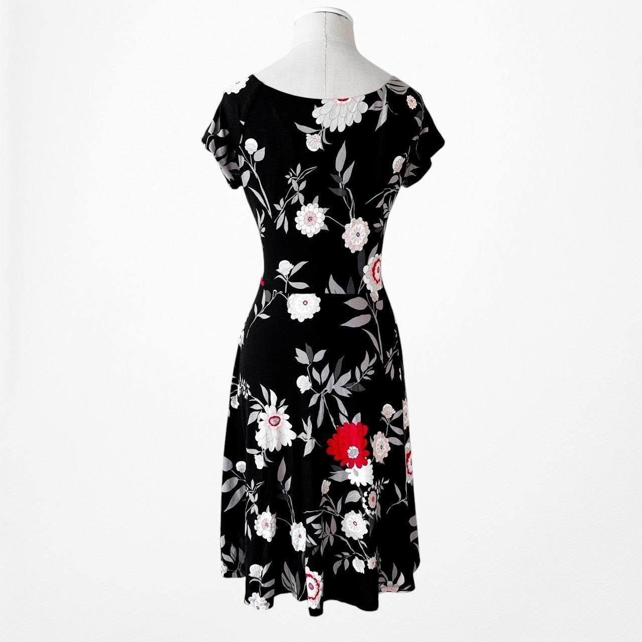 Loft Black White Floral Print Short Sleeve Knit Fit Flared Casual Dress Size S/M