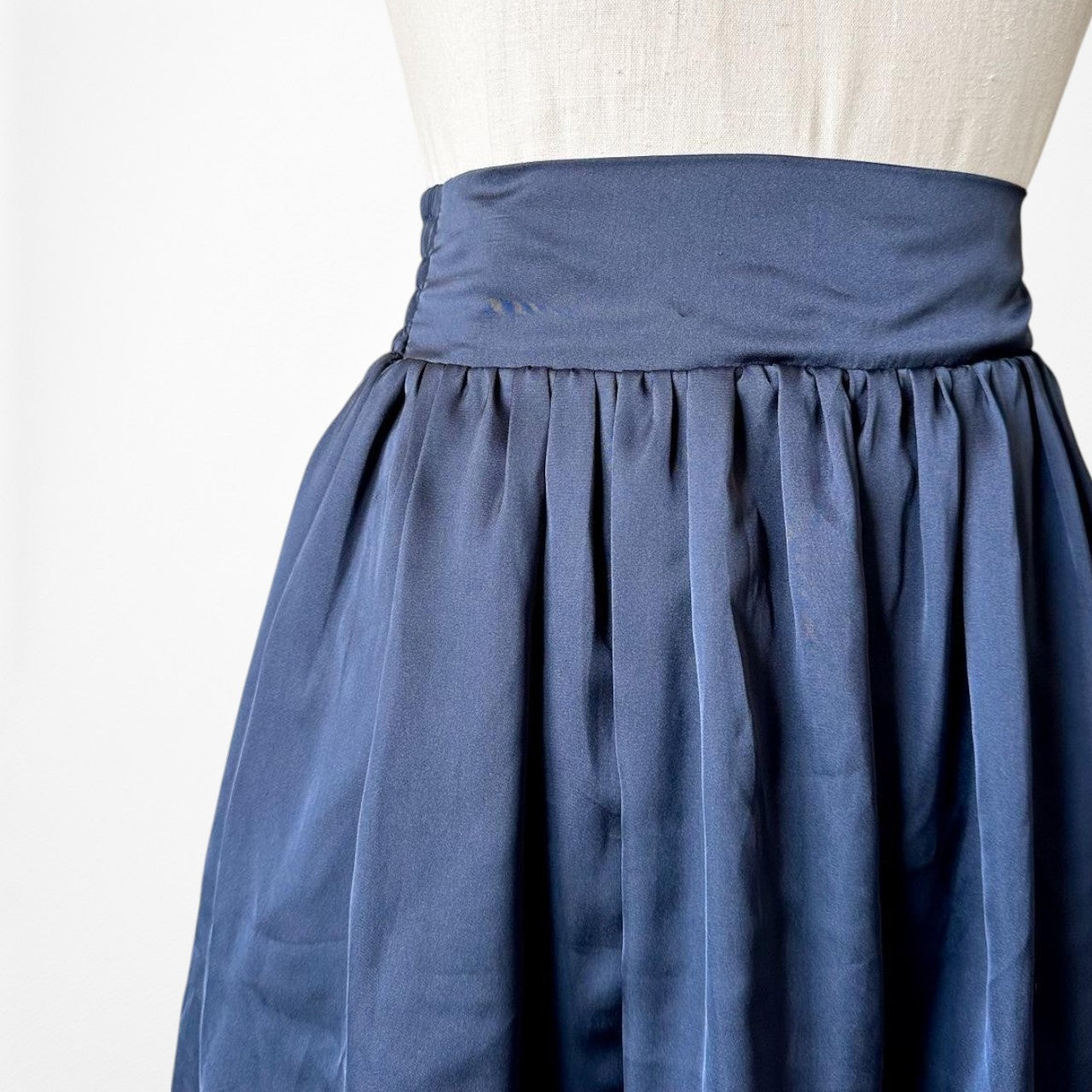 Vintage Y2K Satin High Waisted Navy Blue Silver Knee Length Flared Skirt Size S