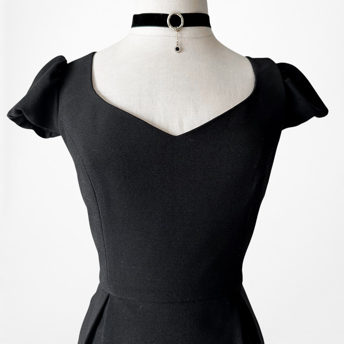 Vintage Y2K Black Capped Sleeve Knee Length Bodycon Cocktail Dress Size M