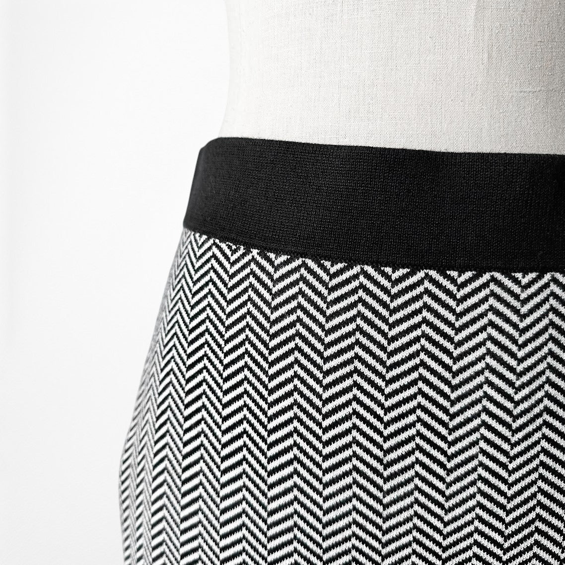 Vintage Y2K Black White Gray Knit Knee Length Bodycon Pencil Skirt Size M