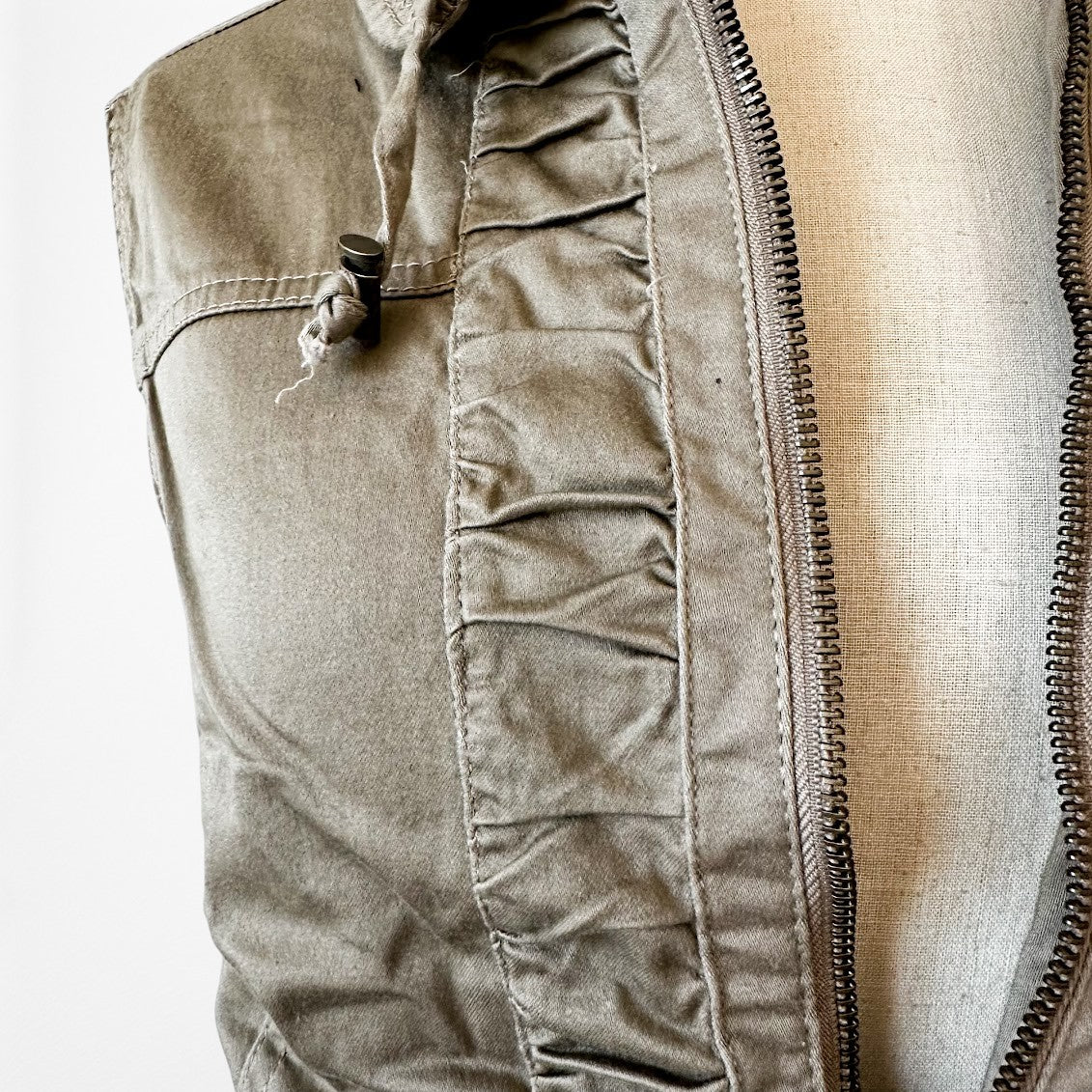 Vintage Y2K Brown Sleeveless Ruffle Zipper Front Collar Vest Tank Top Size M/L