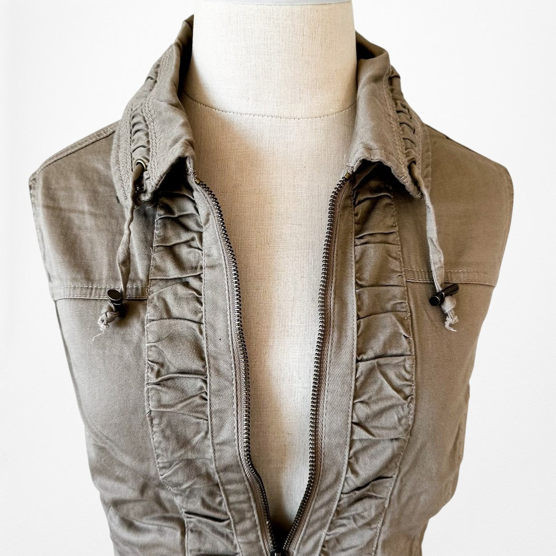 Vintage Y2K Brown Sleeveless Ruffle Zipper Front Collar Vest Tank Top Size M/L