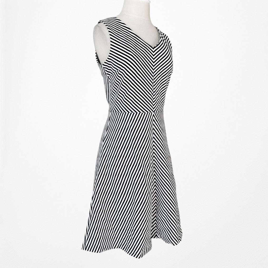 Vintage Y2K Black White Gray Striped Knee Length Flared Knit Dress Size M