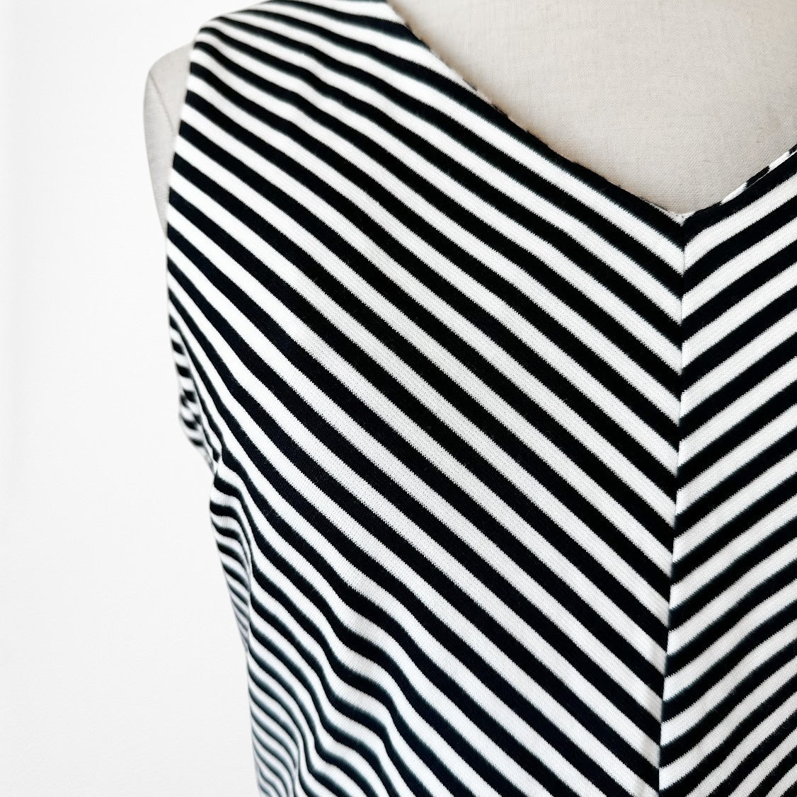 Vintage Y2K Black White Gray Striped Knee Length Flared Knit Dress Size M