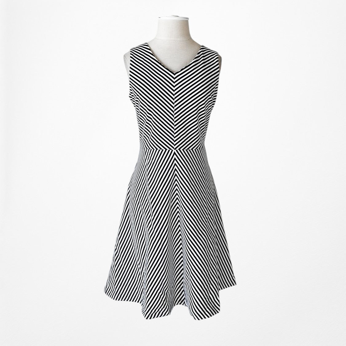 Vintage Y2K Black White Gray Striped Knee Length Flared Knit Dress Size M