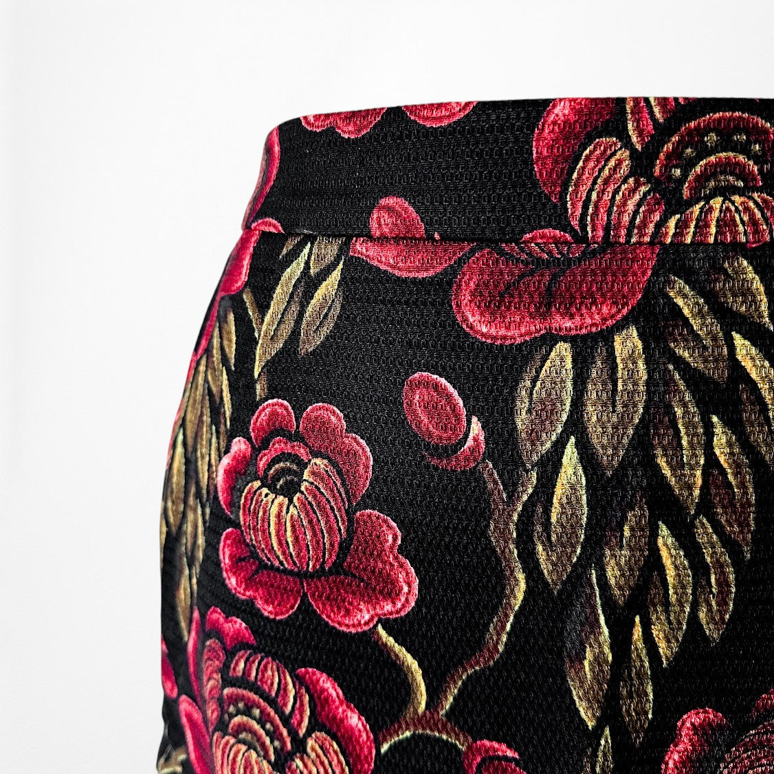 Vintage Y2K Black Red Floral Print Knee Length Straight Pencil Bodycon Skirt S/M