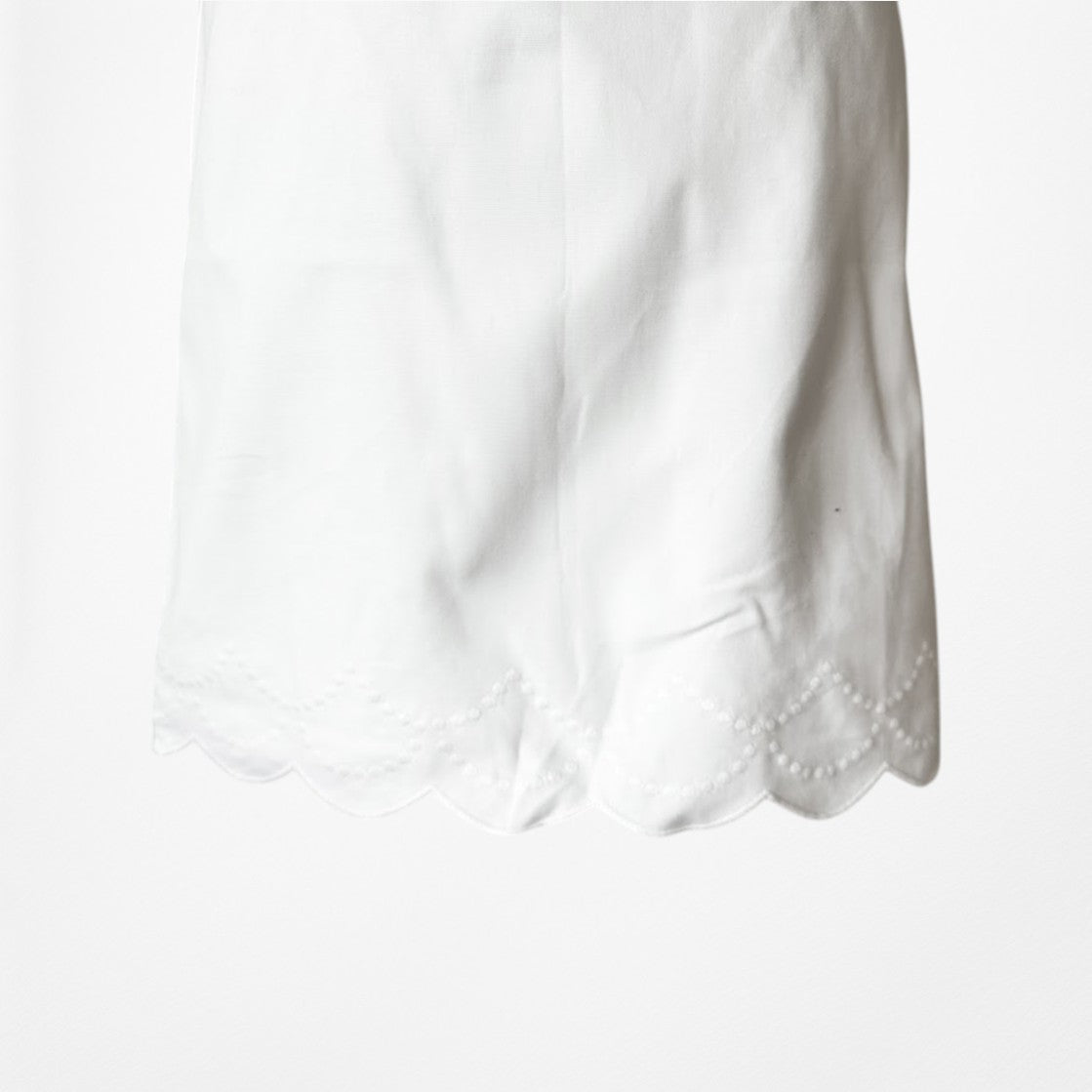 Vintage Y2K White Straight Pencil Knee Length Scalloped Hem Skirt Size S/M