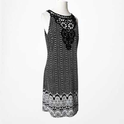 No signs of Vintage Y2K 90s Black Bodycon Crochet Lace Neckline Knee Length Dress Size M