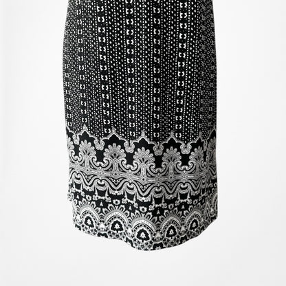 No signs of Vintage Y2K 90s Black Bodycon Crochet Lace Neckline Knee Length Dress Size M