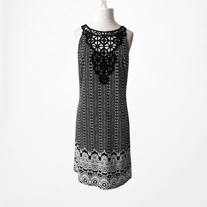 No signs of Vintage Y2K 90s Black Bodycon Crochet Lace Neckline Knee Length Dress Size M