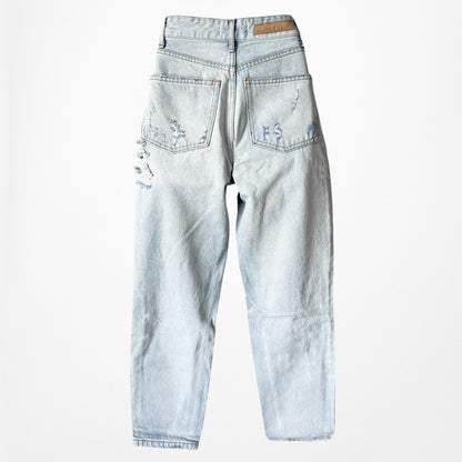 White Fox Boutique High Waisted Distressed Ripped Knee Cropped Mom Jeans Size XS