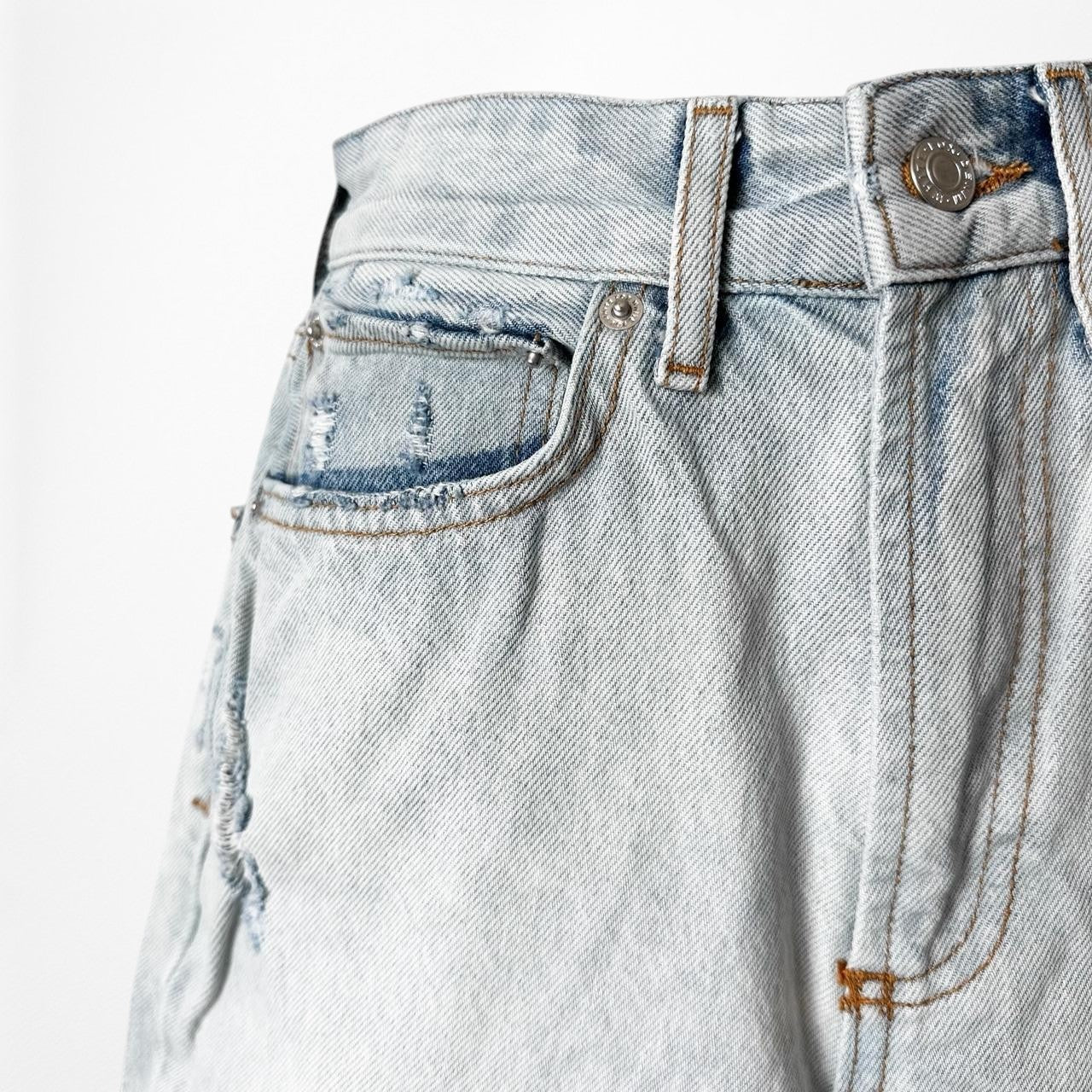 White Fox Boutique High Waisted Distressed Ripped Knee Cropped Mom Jeans Size XS