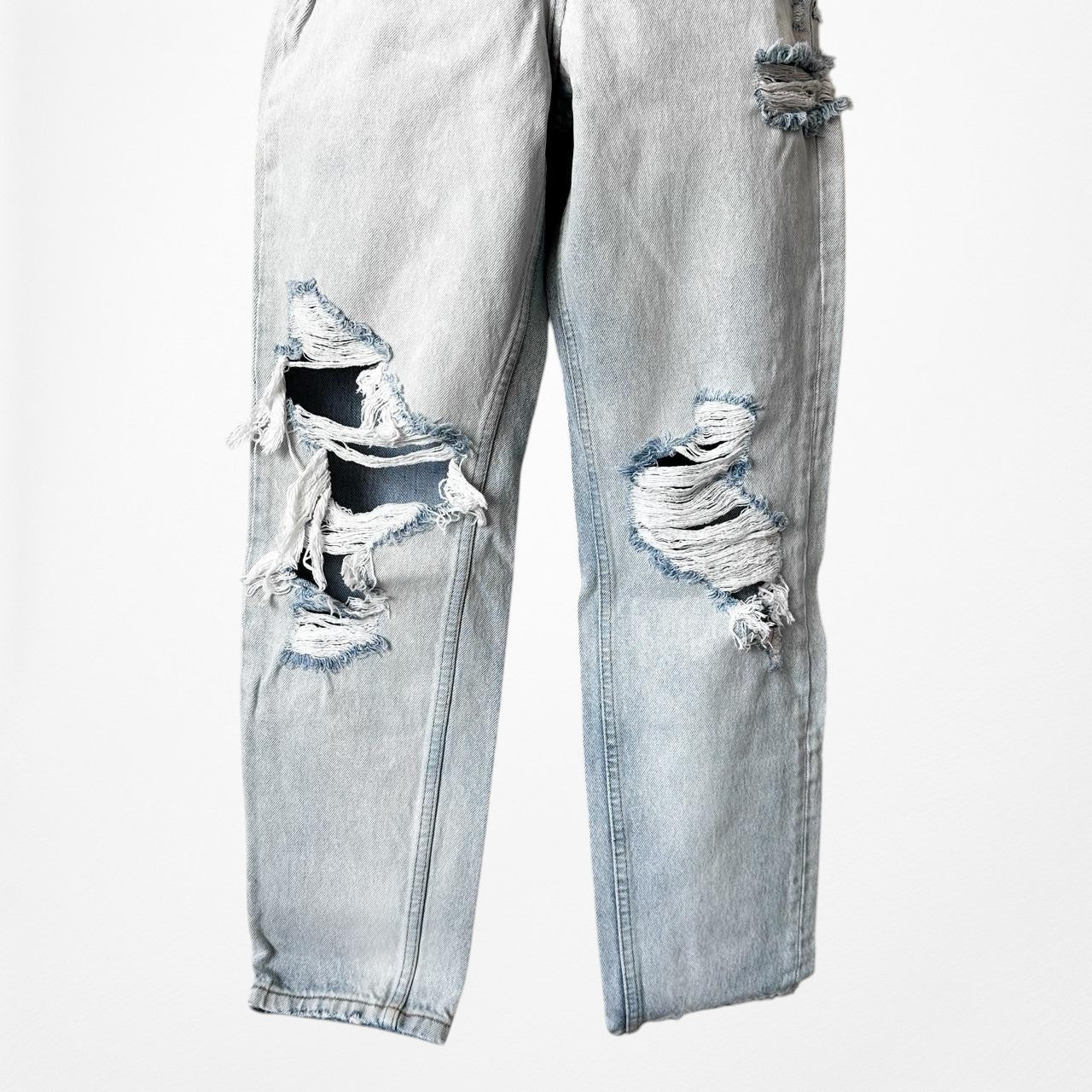 White Fox Boutique High Waisted Distressed Ripped Knee Cropped Mom Jeans Size XS