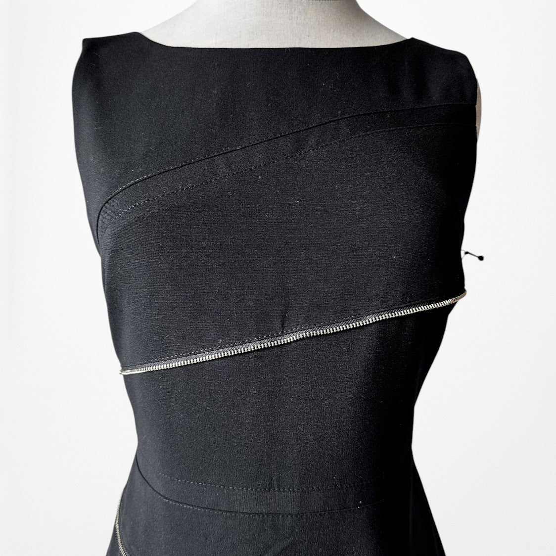Vintage Y2K Black Sleeveless Knee Length Bodycon Zipper Detail Dress Size M
