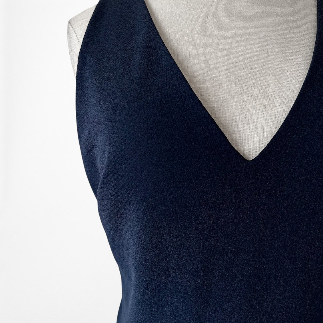 Vintage Y2K Navy Blue Sleeveless V-Neck Knee Length Bodycon Ruffle Dress Size M