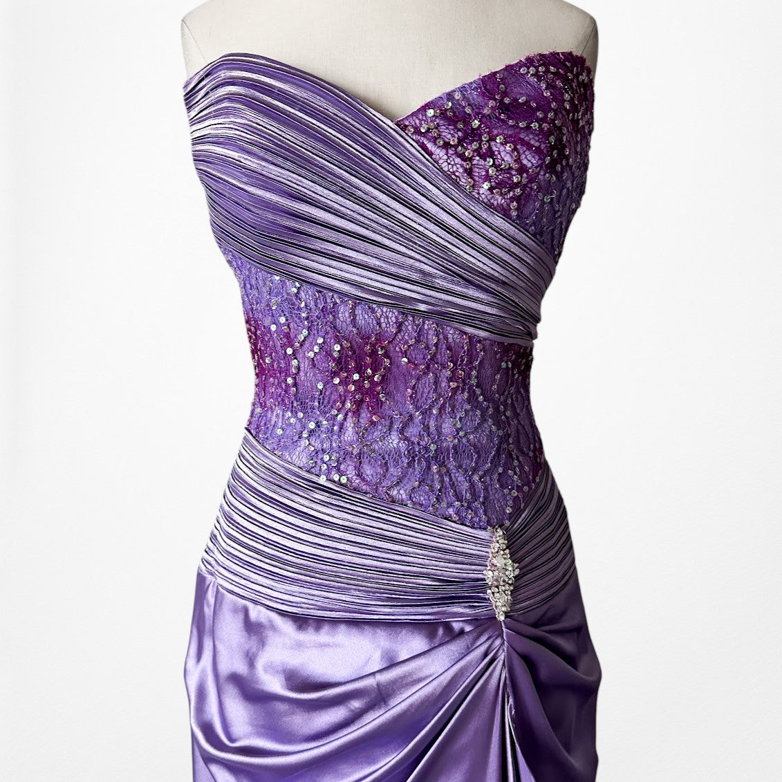 Vintage Y2K Purple Strapless Satin Lace Beaded Pleated Maxi Prom Dress Size S/M