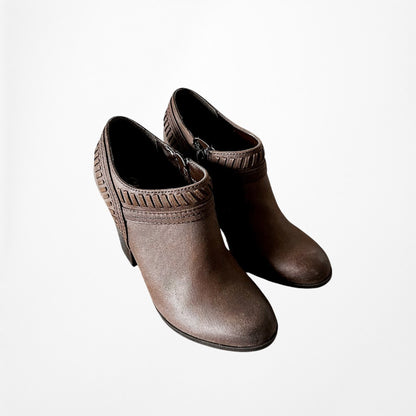 Vintage Y2K Brown Faux Leather Look Round Toe Ankle Booties Heels Size 6