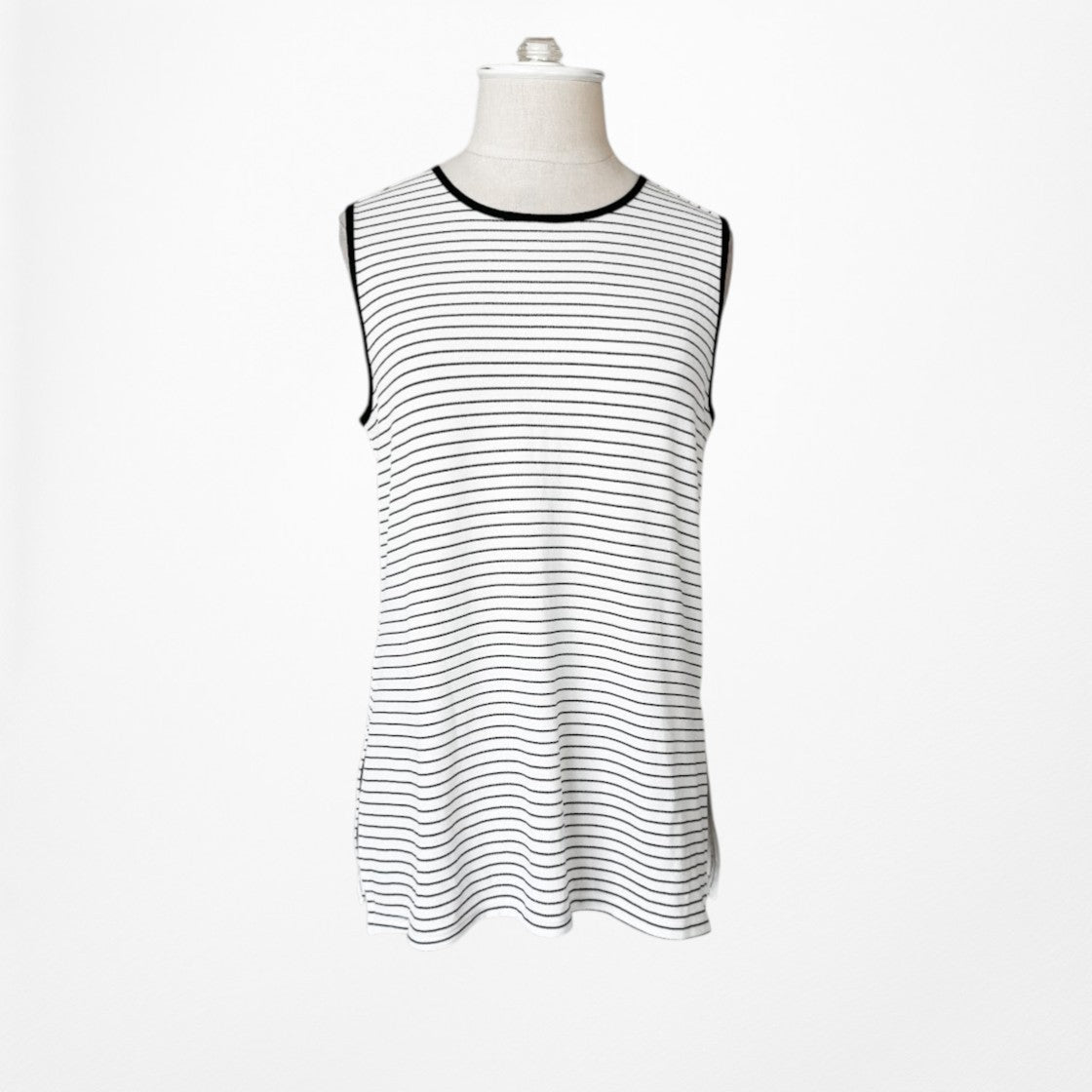 Vintage Y2K 90s White Black Striped Knit Sleeveless Casual Tank Top Size S/M