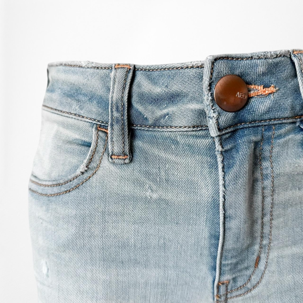 American Eagle Outfitters Light Wash Distressed Ripped Knees Skinny Jeans 00S