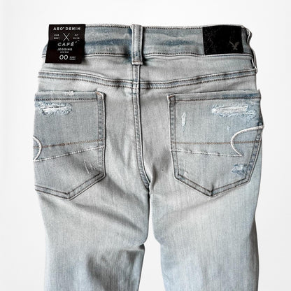 American Eagle Outfitters Light Wash Distressed Ripped Knees Skinny Jeans 00S