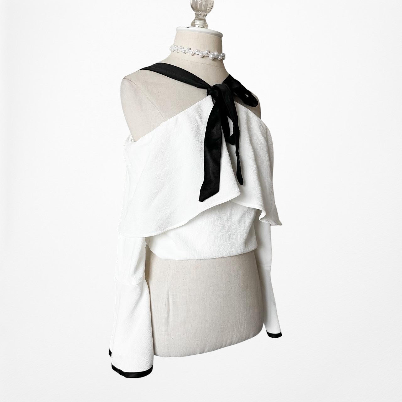 Backstage White Black Bow Tie Cold Shoulder Bell Sleeve Blouse Top Size S