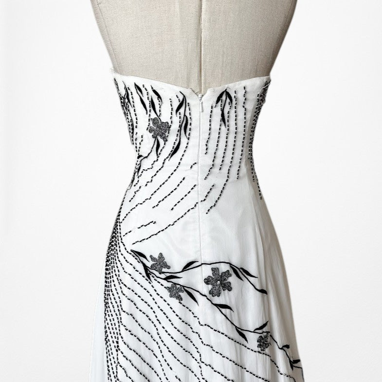 White Strapless Floral Beaded Silk Fit Flared Maxi Formal Prom Dress Size 6/M