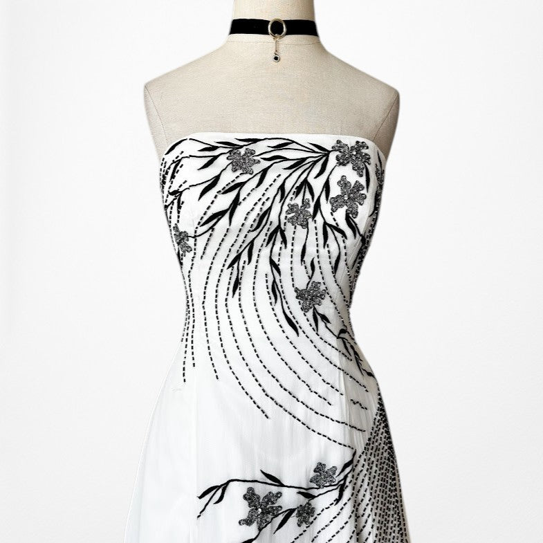 White Strapless Floral Beaded Silk Fit Flared Maxi Formal Prom Dress Size 6/M